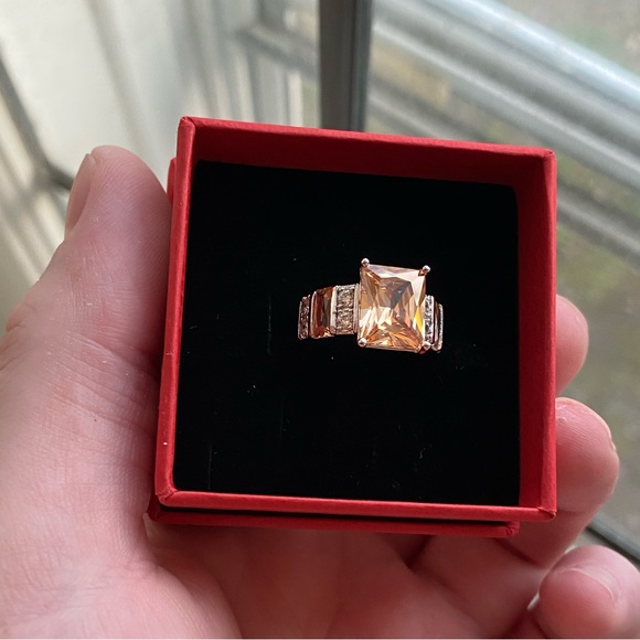 NIB Sterling silver and Morganite ring 💍 - Picture 2 of 9